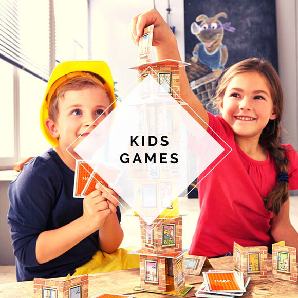 fantek in deklica igrata družabno igro sestavljata stolp rhino hero boy and girl playing board games