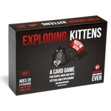 Exploding Kittens NSFW Edition angleška izdaja - Zabavna družabna Igra s sočnim jezikom za odrasle - Igra s kartami za starosti 18+ let, 15 min, 2-5 igralcev, kartice za odrasli humor