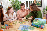 Pegasus Spiele Dorfromantik The Board Game angleška izdaja - Sproščujoča sodelovalna igra za družinsko zabavo - Igra leta 2023, za 8+ let, 30-60 min, 1-6 igralcev
