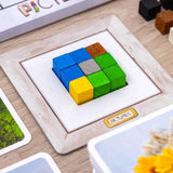 družabna igra Pictures slovenska izdaja pravi junak rekvizit barvne kocke components colored cubes board game